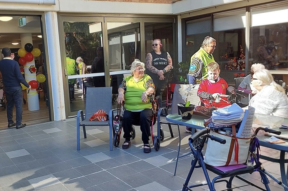Wolkara members visiting residents at Waratah House aged care facility.